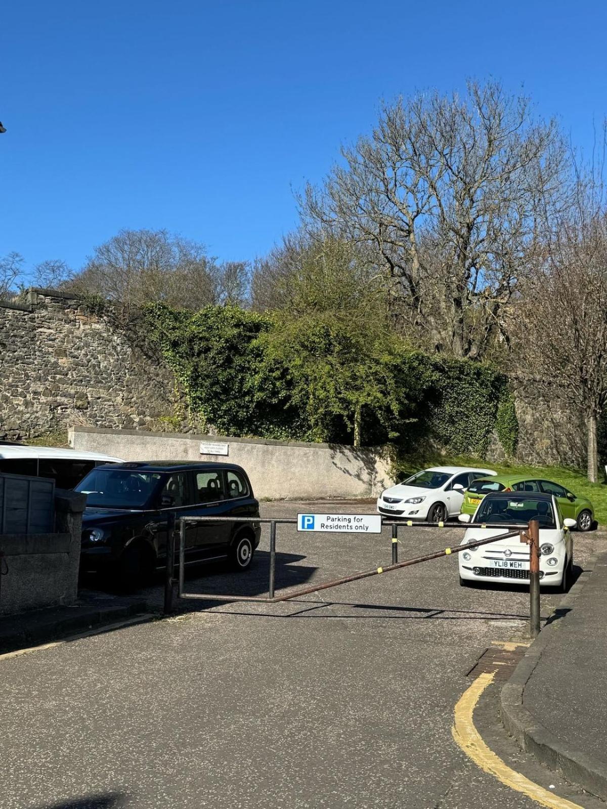 Royal Mile Escape-free Parking